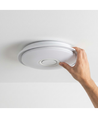 Plafón LED RGB con altavoz.